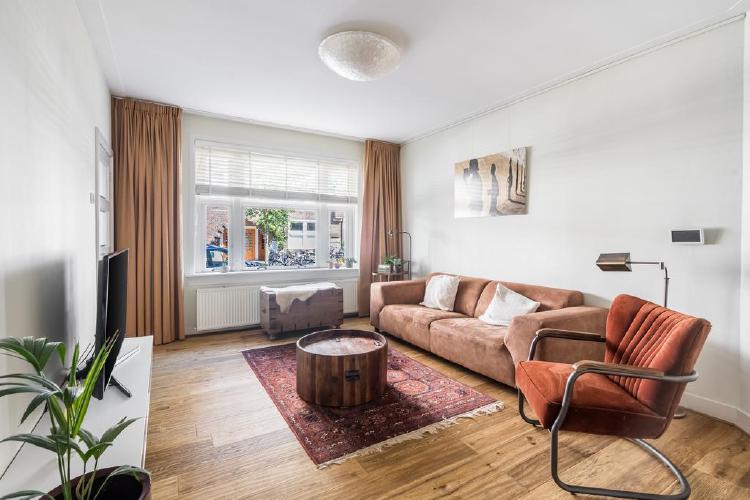 
    Warmondstraat 176 H|Amsterdam

