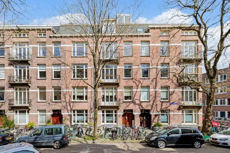 
    Maarten Harpertszoon Trompstraat 34-3|Amsterdam
