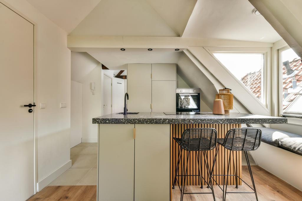 AMSTERDAM Van Oldenbarneveldtstraat 30-4