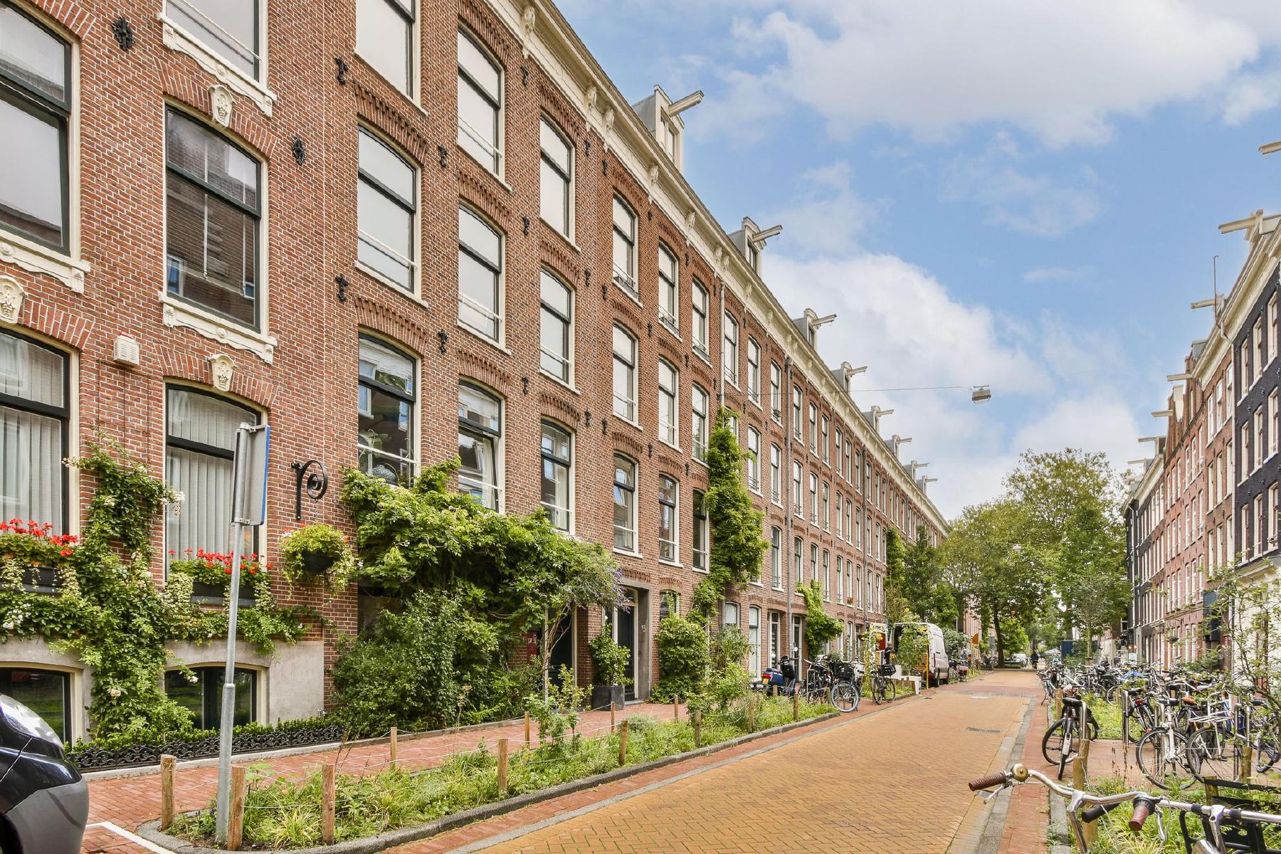 AMSTERDAM Quellijnstraat 19 A