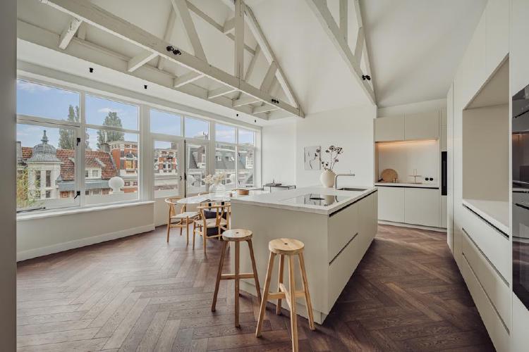 
    Roemer Visscherstraat 21-3|Amsterdam
