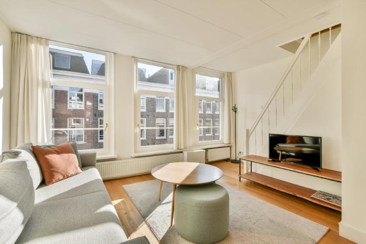 
    Gerard Doustraat 35-3|Amsterdam
