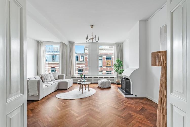 
    Van Eeghenstraat 18-2|Amsterdam
