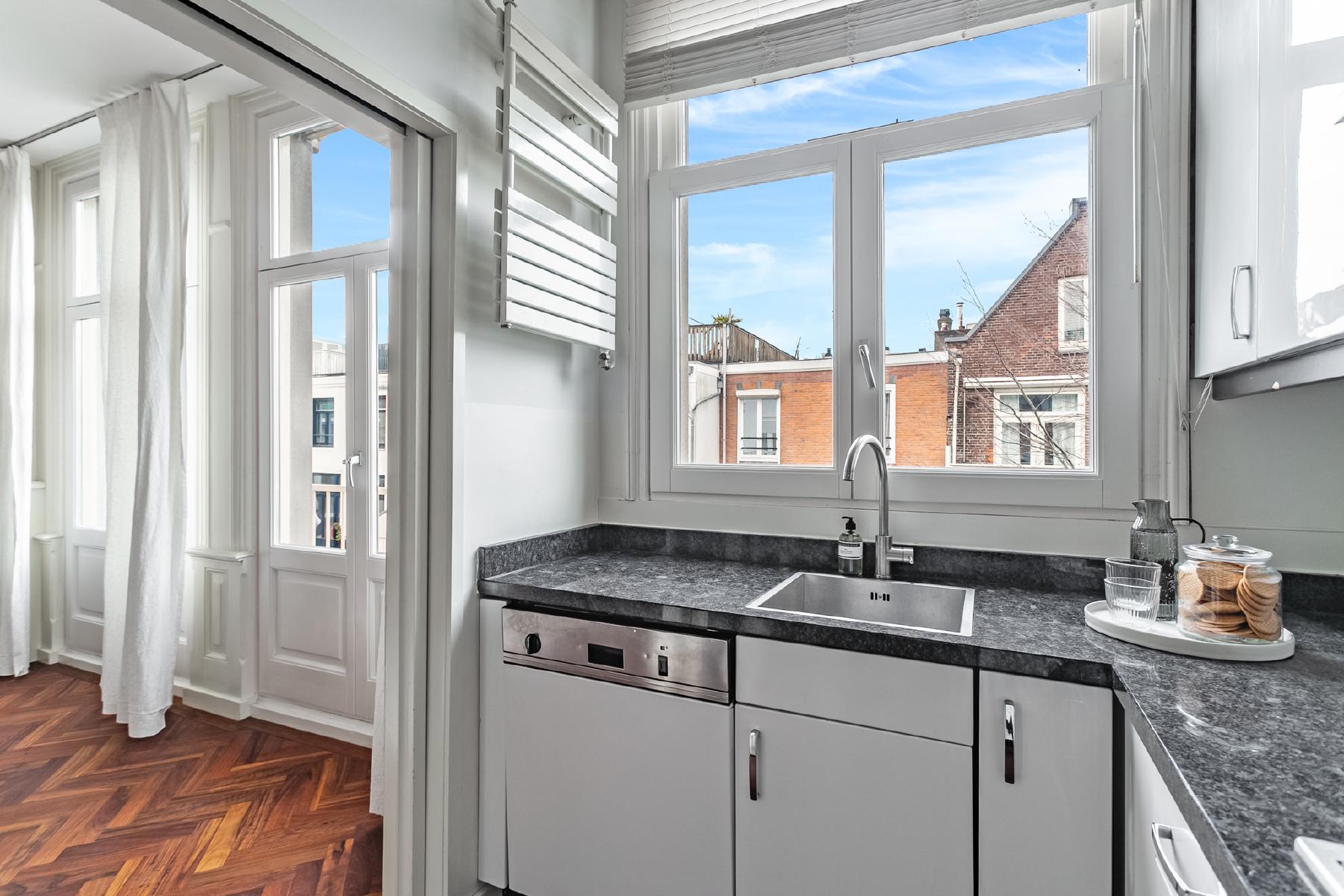 AMSTERDAM Van Eeghenstraat 18-2image 20