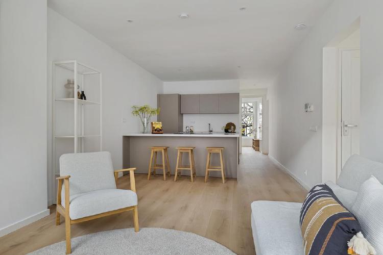 
    Utrechtsedwarsstraat 17 C|Amsterdam
