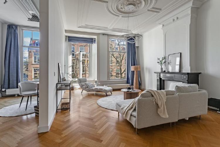 
    Jacob Obrechtstraat 24-2|Amsterdam
