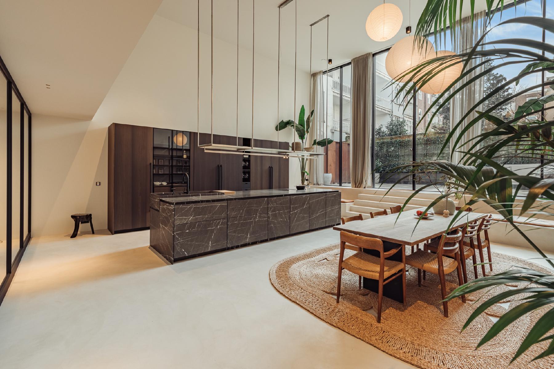 AMSTERDAM Hondecoeterstraat 14 A