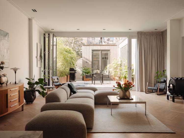 
    Tweede Oosterparkstraat 221 |Amsterdam
