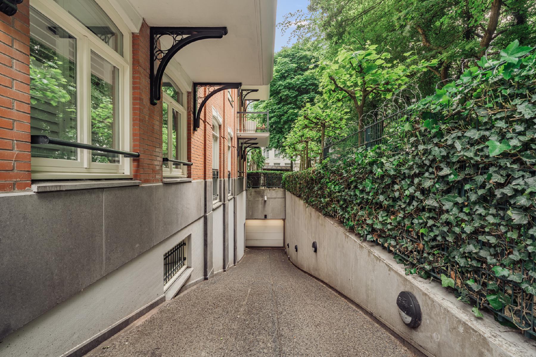 AMSTERDAM Vossiusstraat 76 image 32