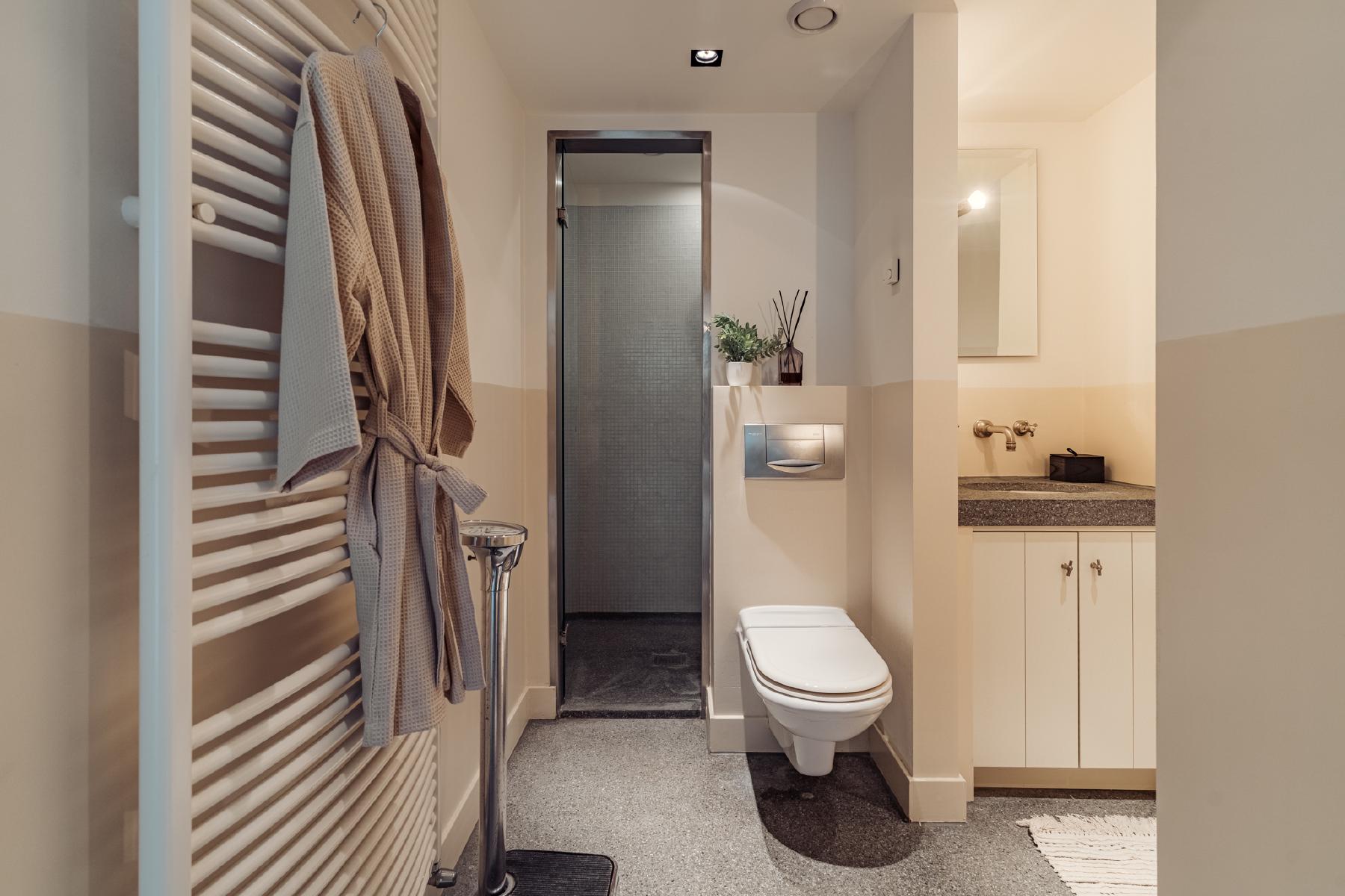 AMSTERDAM Vossiusstraat 76 image 28