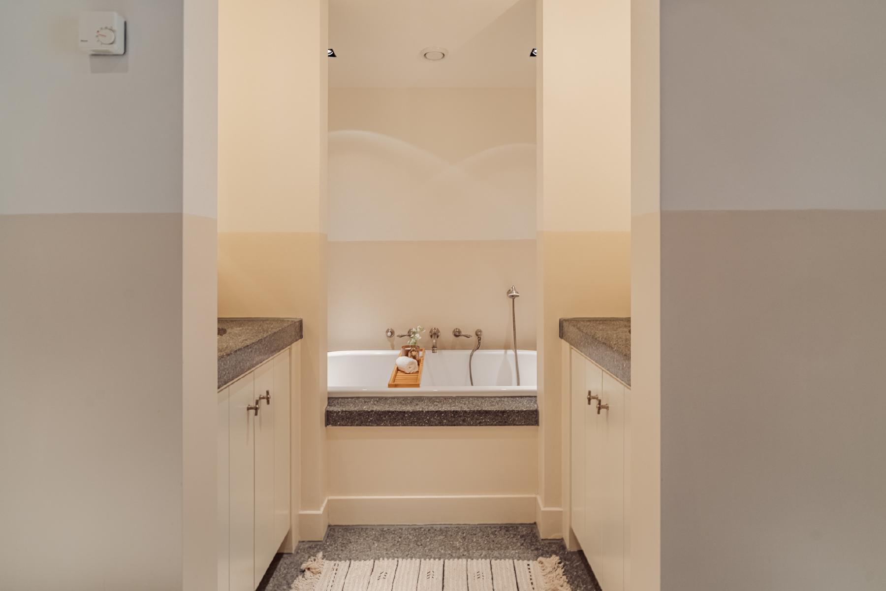 AMSTERDAM Vossiusstraat 76 image 29