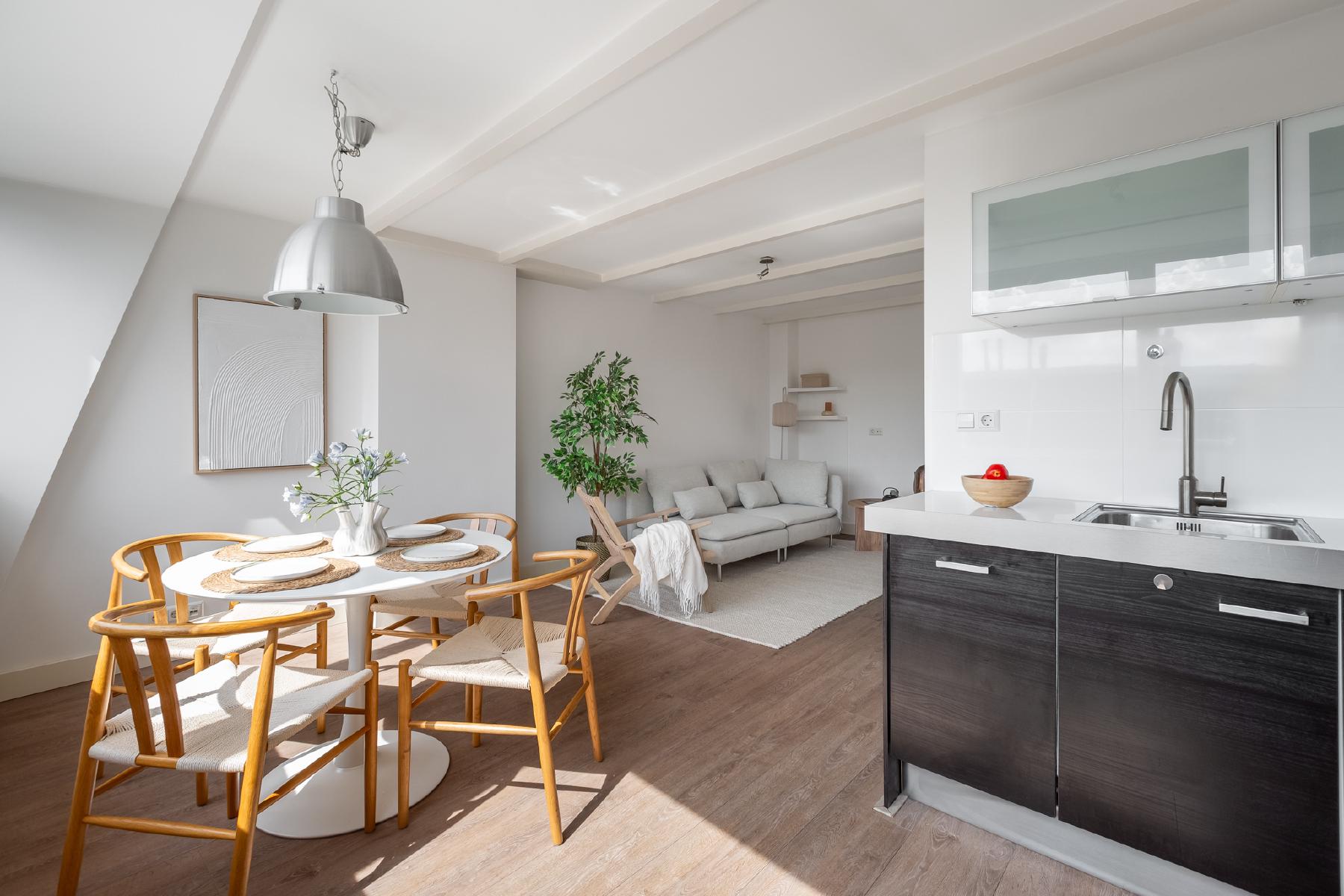 AMSTERDAM Sint Willibrordusstraat 73-4