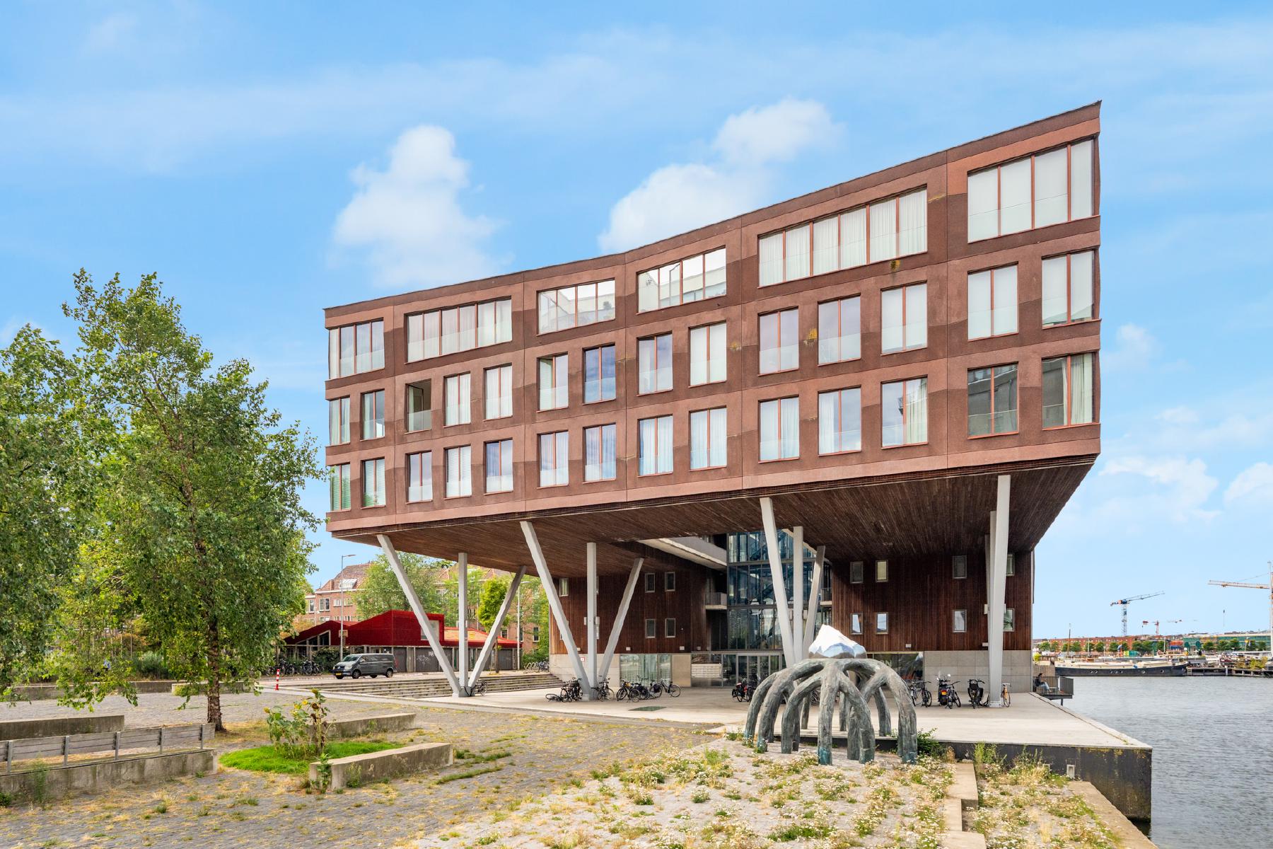 AMSTERDAM Barentszplein 8 C