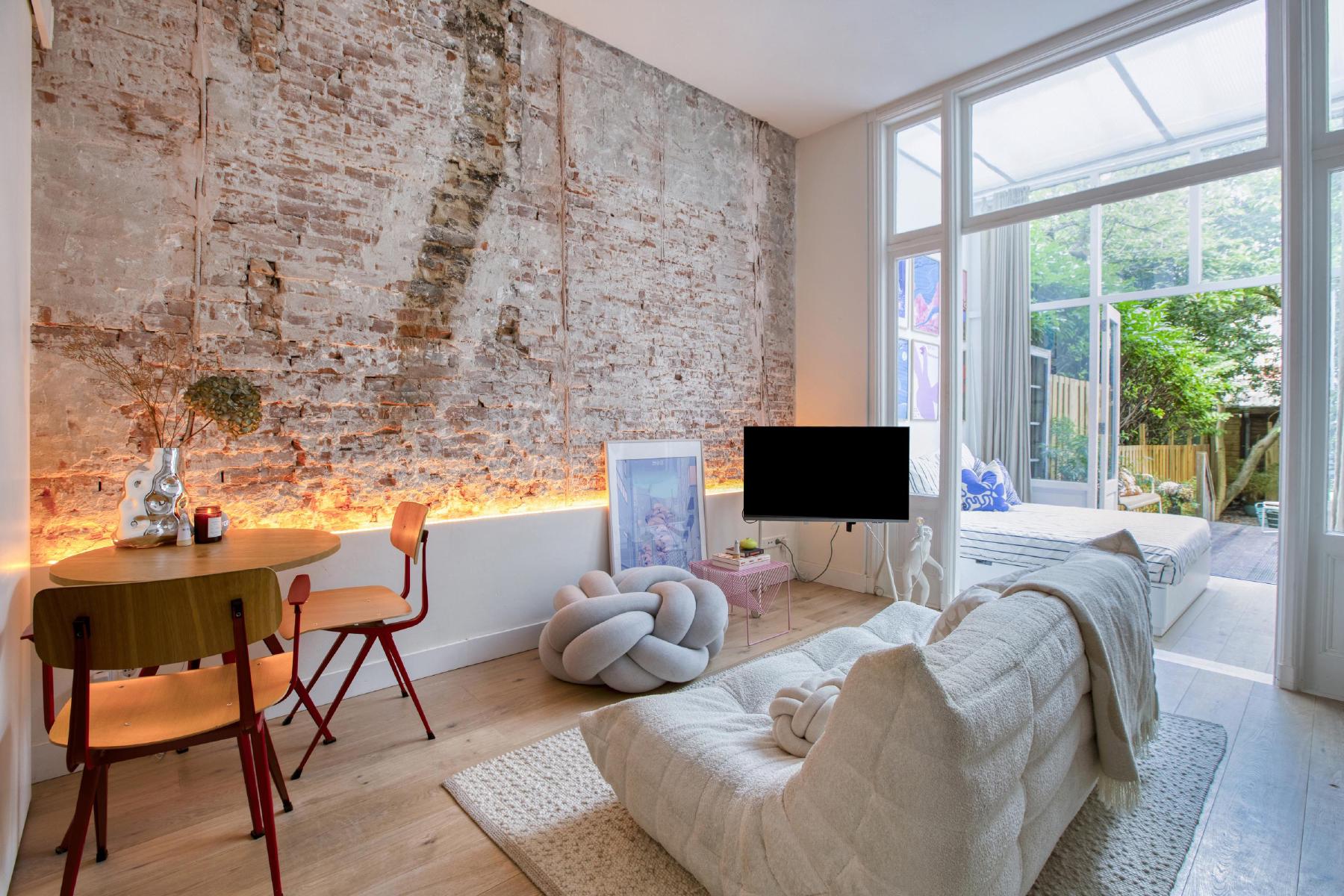 AMSTERDAM Overtoom 10 B