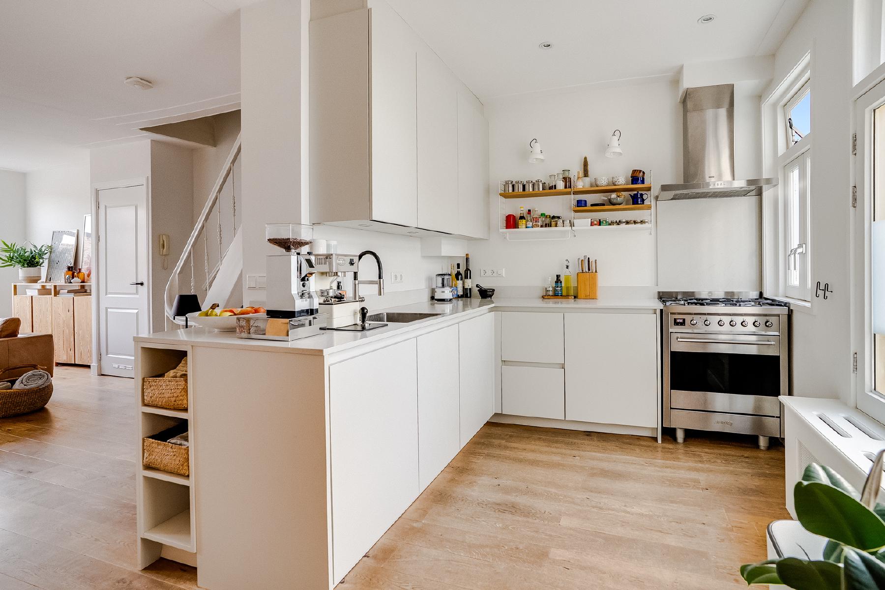 AMSTERDAM Sint Willibrordusdwarsstraat 2-3image 9