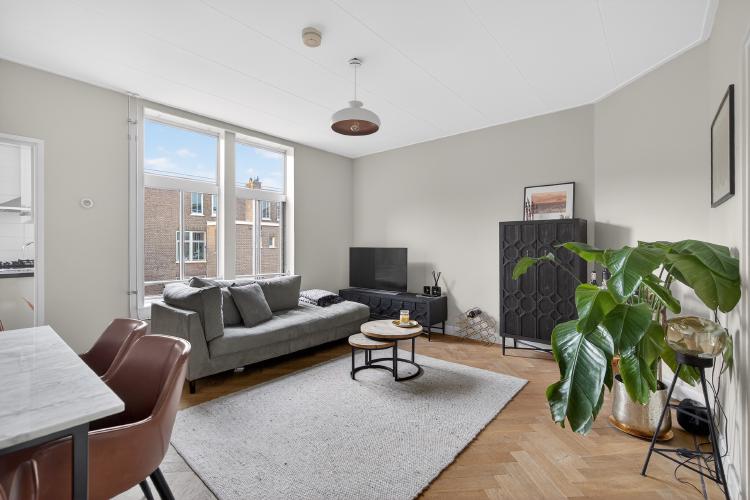 
    Van Houweningenstraat 76-3|Amsterdam
