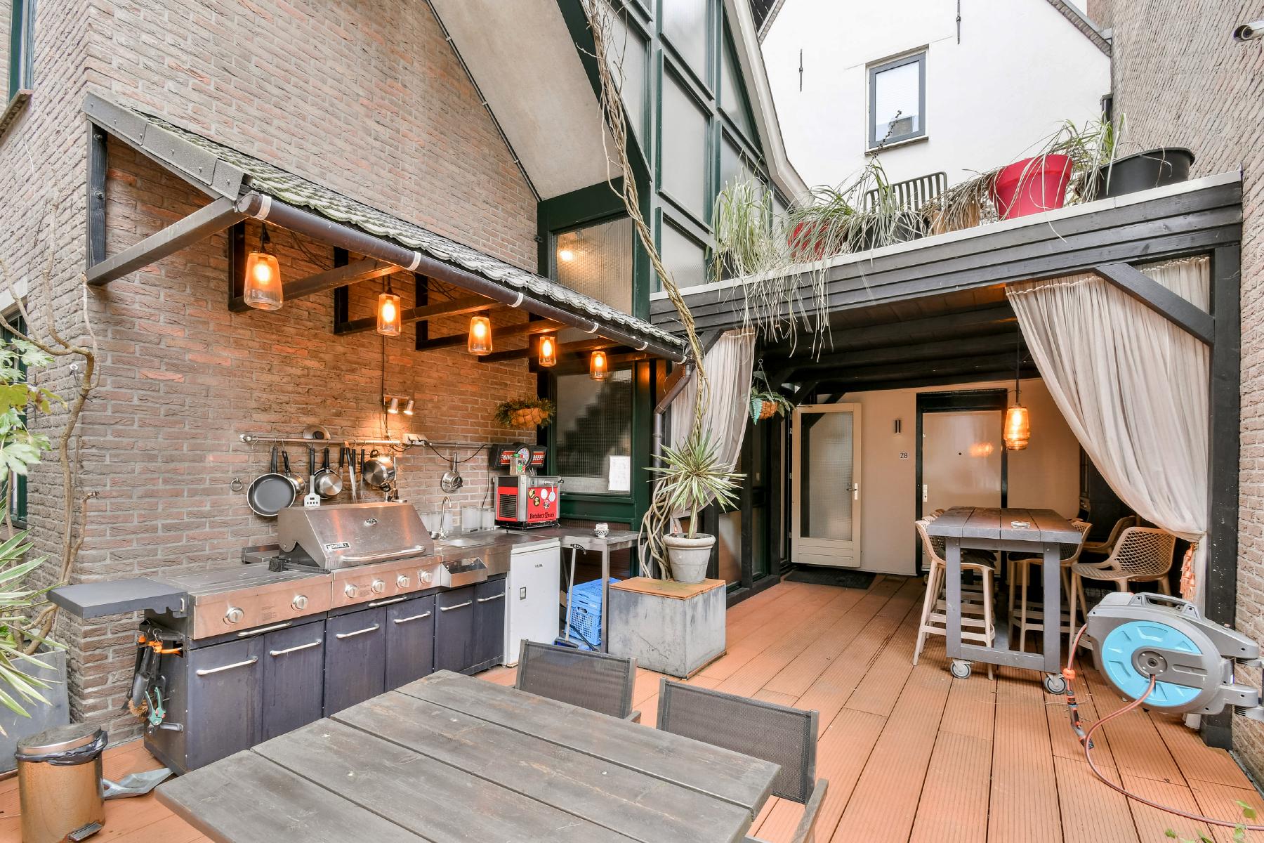 AMSTERDAM Dirk van Hasseltssteeg 30 Aimage 18